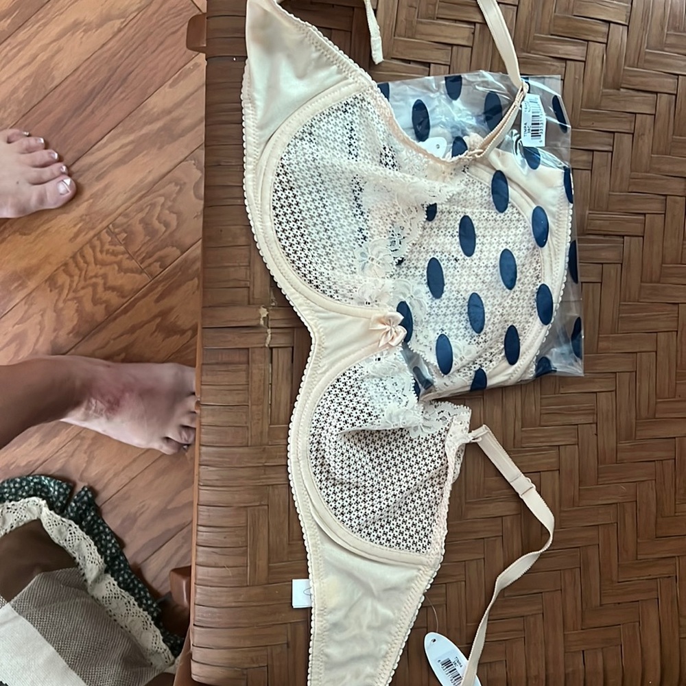 2 Demi bras sz 38C……